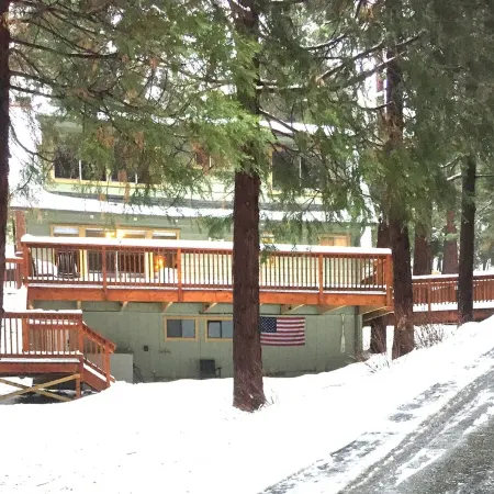 ✥ Beautiful Forest, Family Friendly cabin, Lake Access , Pets Welcome ✥