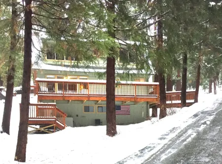 ✥ Beautiful Forest, Family Friendly cabin, Lake Access , Pets Welcome ✥ Отели в г. Лейк Арроухед