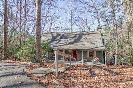 Rustic, Private, Cozy Cabin Getaway in Mountains of Big Canoe