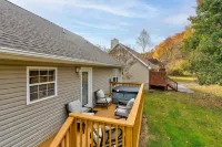 Cozy Cottage -with Hot Tub & Pool in the Heart of Pigeon Forge Close to Parkway!