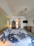 Stunning 3-bd Cape Coral  house, Gulf access  heated salt water pool, WiFi, AC.