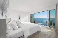 Black Swan: Beachfront Home w/ Year-Round Jacuzzi