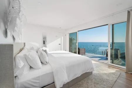 Black Swan: Beachfront Home w/ Year-Round Jacuzzi