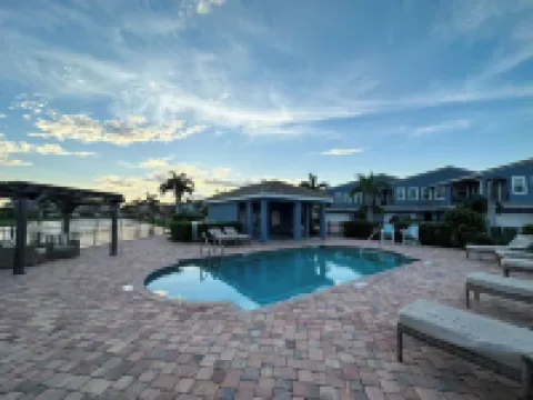 The Saltwater House - Space Coast townhouse only 1/2 a mile from the beach 印度港口海灘酒店