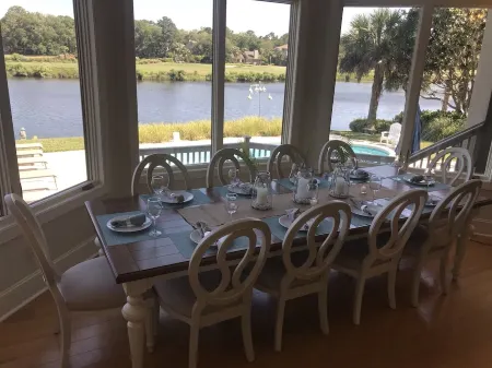 STUNNING LAGOON & GOLF VIEWS! Close to Beach! Spacious suites all with views!