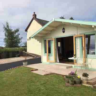 Lovely cabin with country views in popular Somerset village. Hotel Exterior