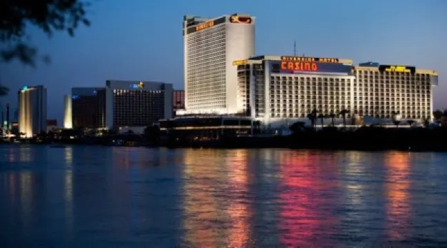 Adventurous BHC 2bd/2ba Getaway Отели в г. Буллхед Сити