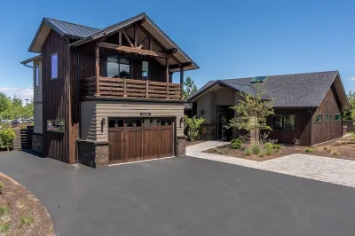 PERFECT WINTER GETAWAY! Heated Pool, Shuttle to Skiing and Downtown, Hot Tub. Hotel in zona Widgi Creek Golf Club