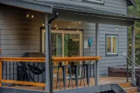 Plan for Fall Now! Sleeps 8 - Hot Tub - Fire Pit
