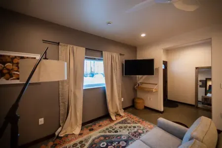 Beautiful, 1 Bedroom in the Hills of Fairbanks