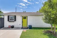 Front door parking, private covered patio with fenced in backyard - Parvekkeita