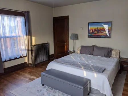 Great Uptown Apartment, Great Location! Suite#1 Отели рядом с достопримечательностью «Park Nicollet Eye Care and Optical Store St. Louis Park»