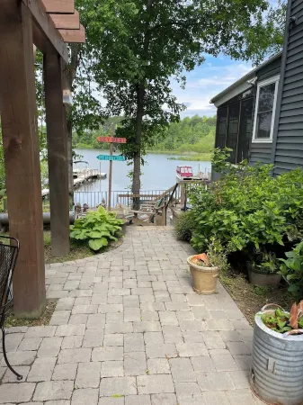 Kayak Cove at Mountain Island Lake Отели рядом с достопримечательностью «Hot trends»