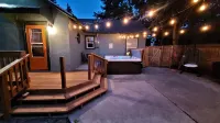 Cozy One Bedroom Cottage Getaway!