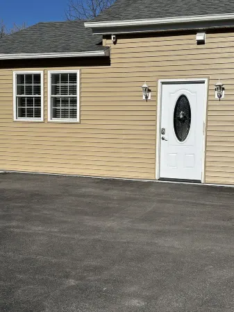 Rustic Cozy  Large 1-Bedroom, Queen Size Bedpriced Per-Person Rate