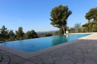Stunning Holiday Villa With Pool and Garden in Tourrettes