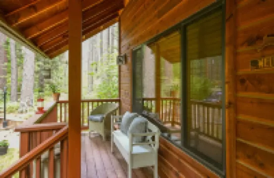 Cozy Cabin Nestled in the Heart of Oak Creek, minutes from trails