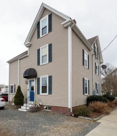 Re-listed: Adorable Condo Beverly - Salem - Halloween