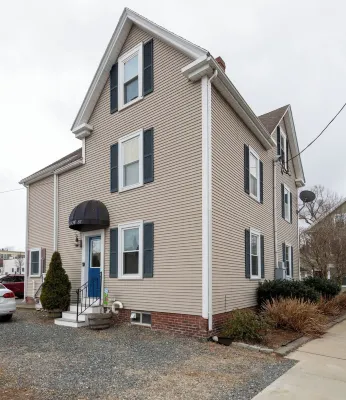 Re-listed: Adorable Condo Beverly - Salem - Halloween