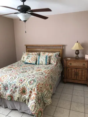 Precious Condo, 3 Blocks to Beach.. Happy Place! 墨爾本住宿飯店