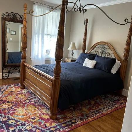 Ideal Location Downtown-Groups&Families! Living Rooms on 3 Levels-Ada Accessible