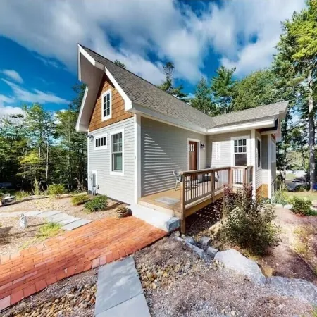 Charming Cottage - Lake Winniepesaukee Water Access, Boat Slip, Dogs Welcome!