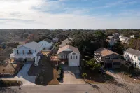 "REEL SALTY" Located in the heart of KDH! 킬데빌힐스 호텔