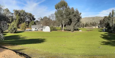 Cozy Countryside Home on 5 Private Acres - 30 Min. to Sequoia Park Entrance Hôtels à proximité de : General Sherman Tree