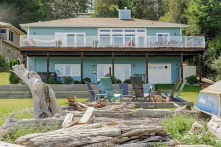 Whidbey Island No-Bank Waterfront Beach House