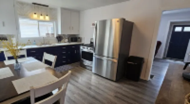 Cozy Up North Retreat in the Heart of Sault Ste. Marie. Pet Friendly! Hot Tub! Hotels in Sault Ste. Marie