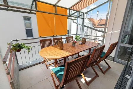 HELLOFLATS: Luxury Penthouse / Balcony / Parking / Center / Therme / MUC Airport