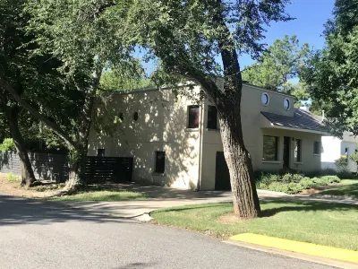 Discover Norman charm near University of Oklahoma 오클라호마 대학 주변 호텔