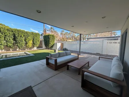 Large Modern 4 Bed in Arcadia w/ Pool & HT - 10min from old town Scottsdale