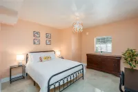 Luxury 5 Bedroom Dunedin home ~ TWO full kitchens, heated pool, hot tub!