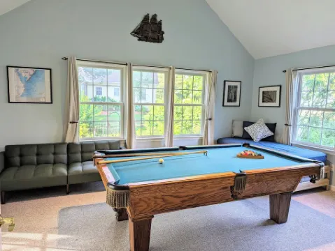 IN TOWN LEWES- NEAR WALKING/BIKING TRAILS /QUIET NEIGHBORHOOD /LINENS INCLUDED