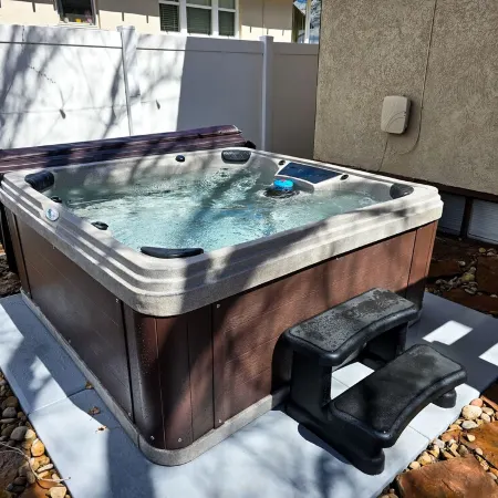 Spacious & Stylish, Private Hot Tub, Huge Kitchen, Fenced Yard, Firepit, & BBQ!