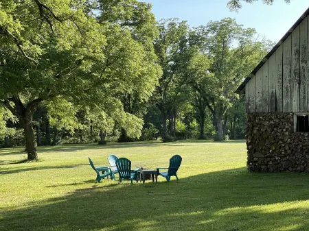 Countryside paradise 6 miles to Stockton Lake! We now have high-speed internet! Отели в г. Линн Тауншип