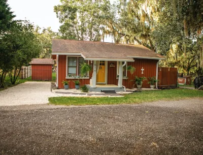 Cozy House on the Marsh, 6 minutes from the beach!