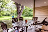 Spacious house with amazing back yard 10 min from the beach