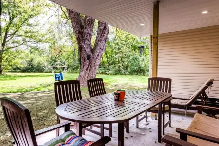 Spacious house with amazing back yard 10 min from the beach