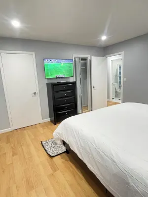 Sophisticated Suite Near JFK Airport