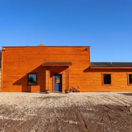 Zion Edge Retreat, Building Finished in 2024 with Hot Tub.