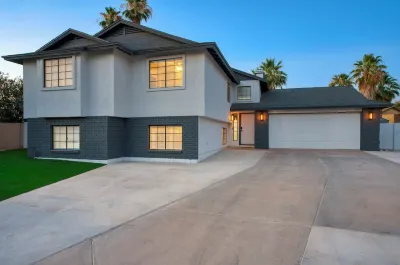 Massive Backyard w/Pool and Misters - Arcade Room - Sleeps 16 Hotels near Superstition Ranch Market