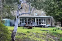 Riverside House on the beautiful Howqua River - Wifi