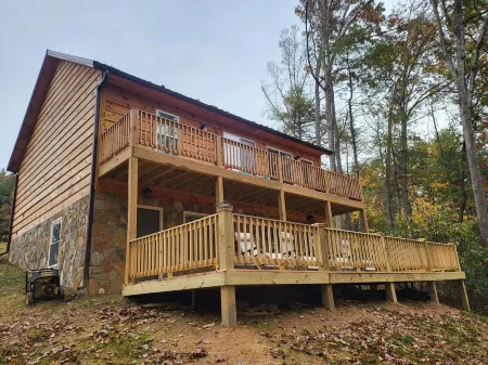 Fiddlers Cabin Отели рядом с достопримечательностью «Нью Ривер трейл Стейт Парк, Клиффвью Аксесс»