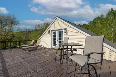 Home away from Home, private apartment with amenities.