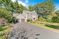Spacious luxury home, 22 min from Boston and 20 min from Gillette Stadium.