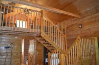 Maplewood Cabin: Secluded Romance with Private Hot Tub while Star Gazing.