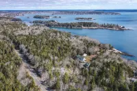 Boothbay area -- Newly renovated, near ocean, short drive to Botanical Gardens