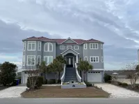Luxury Waterfront Paradise at Ocean Isle Beach: Enjoy the Beach and Jink's Creek
